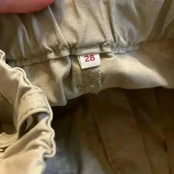 Levis Pleaded Utility Women’s Shorts - Picture 3 of 8